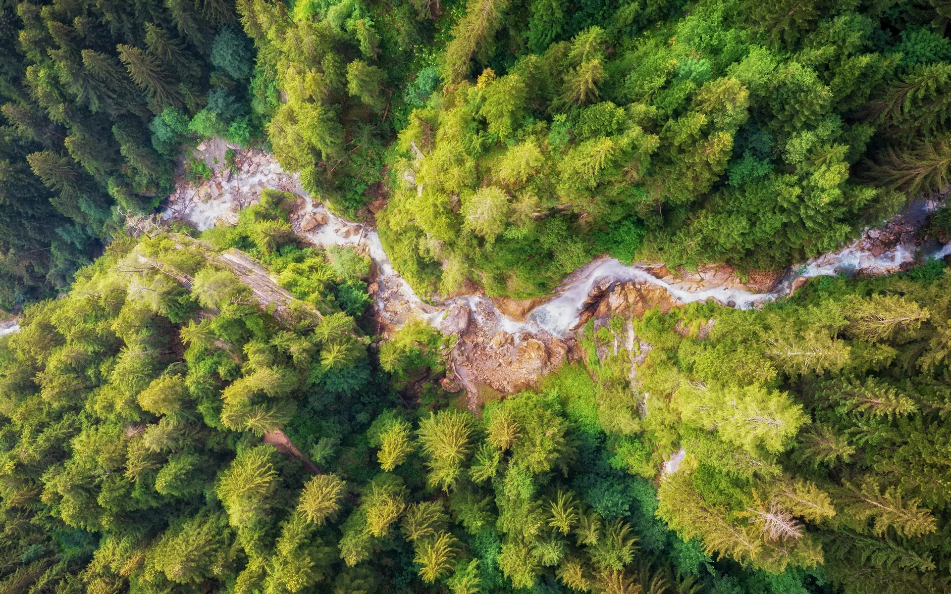 images/slider top/wasserfall zillertal urlaub